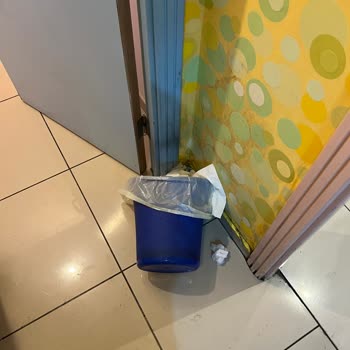 Monkey's Club Jr. Antares Monkey Club Jr. Çalışanlarının İlgisizliği Ve WC Ler