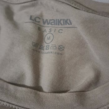 LC Waikiki Kıyafetimin Üzerindeki Turuncu Lekeler.