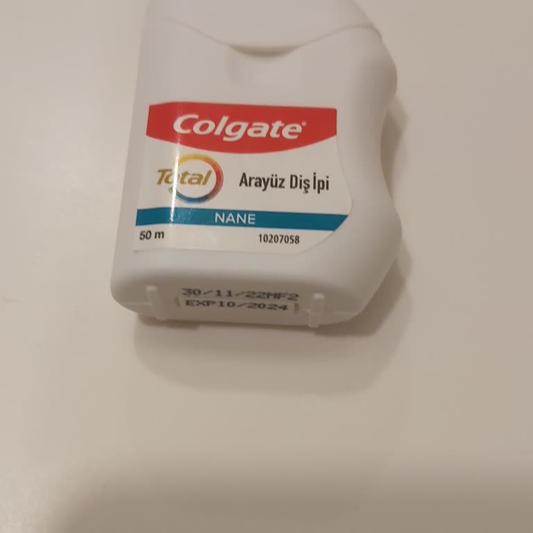 Colgate Diş İpinin Yeni Versiyonu, Düşük Kaliteye Dönüşmüştür.