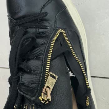 Guess Fermuar Kısmının Atması