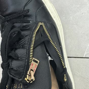 Guess Fermuar Kısmının Atması