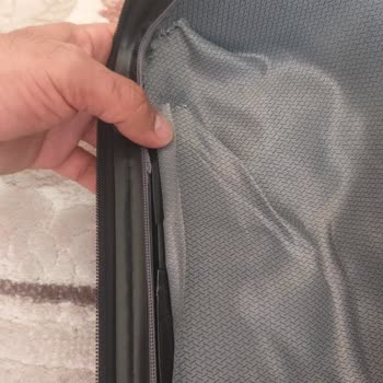 MÇS Çanta Mçs Valiz V305 Valizin Kumaşını Aletle Parçalamış