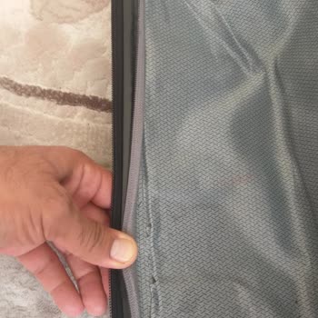 MÇS Çanta Mçs Valiz V305 Valizin Kumaşını Aletle Parçalamış