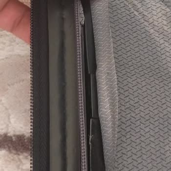 MÇS Çanta Mçs Valiz V305 Valizin Kumaşını Aletle Parçalamış