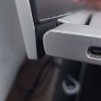 Lenovo Bilgisayar Lenovo Thinkbook Menteşe Kırılması