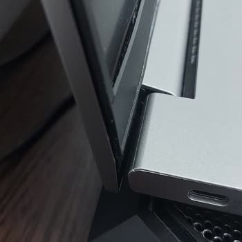 Lenovo Bilgisayar Lenovo Thinkbook Menteşe Kırılması