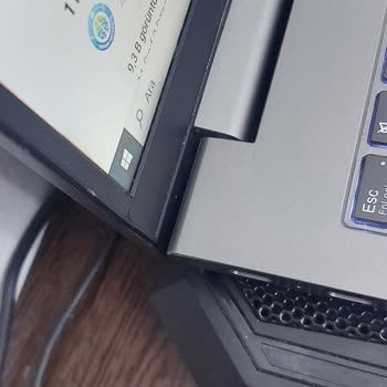 Lenovo Bilgisayar Lenovo Thinkbook Menteşe Kırılması