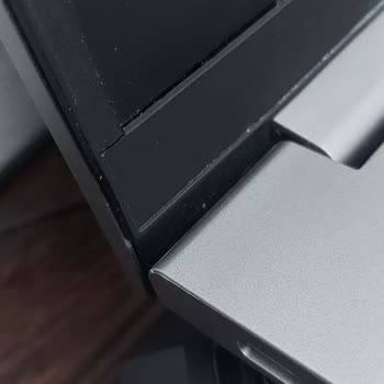 Lenovo Bilgisayar Lenovo Thinkbook Menteşe Kırılması