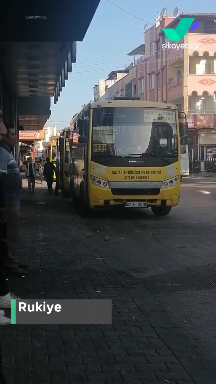 Gaziantep Büyükşehir Belediyesi Otobüsler Zamanında Gelmiyor Ve Çok Az Geliyor! videonun kapak resmi