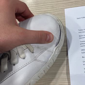 Tommy Hilfiger Tommy Ayakkabı Aldığıma Pişman Oldum. Sürekli Yırtılıp Sökülüyor.