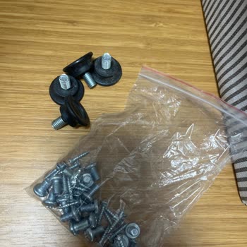 Hediyeler Kapında Masa Sandalye Montaj