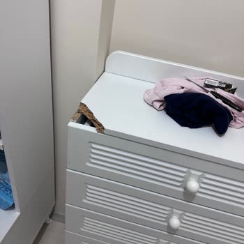 Babyci Bebe Kırık Dökük Bir Çocuk Odası!