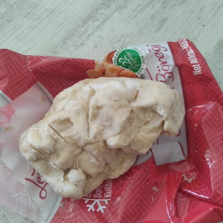 BİM'den Sigara Böreği Aldım Hamur Çıktı