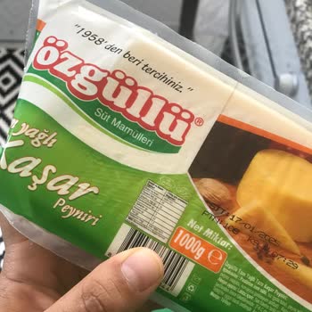 Özgüllü Süt Ürünleri Kaşar Peynirinin İçinde Mavi, Sert Plastik Gibi Bir Cisim Çıktı!