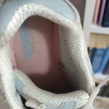 Skechers 26 Günde Eskiyen Ayakkabıyı Üretici Hatası Olarak Görmüyor