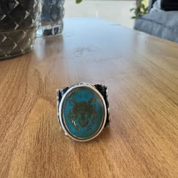 Göğün Asil Çocukları Gümüş Paslanan Yüzük Ve İlgisiz Satıcı