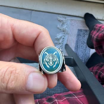 Göğün Asil Çocukları Gümüş Paslanan Yüzük Ve İlgisiz Satıcı