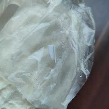 Doğal Yeşil Fırın Pasta (Adana) Dondurma İçinden Çıkan Plastik Parçası