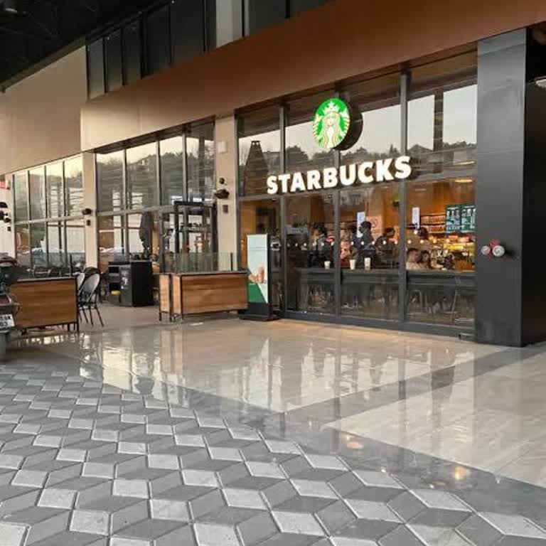 Zonguldak Starbucks Çalışanlarının İnsanlara Saygısız Davranışları