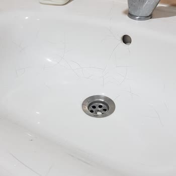 Turkuaz Seramik Cerastyle Lavaboda Oluşan Çatlakları.