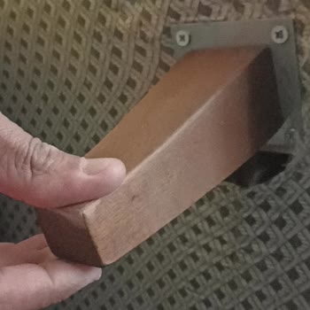 Vivense Koltuğun Ayağı Kırıldı