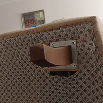 Vivense Koltuğun Ayağı Kırıldı