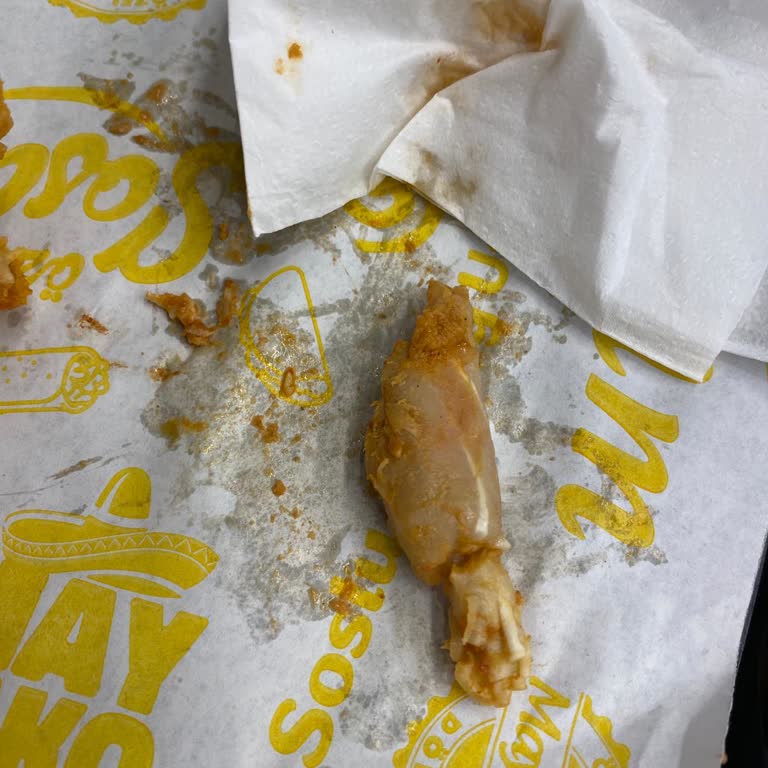Maydonoz Döner Karanfil Şubesindeki Kasada Duran Saçı Olmayan Adam