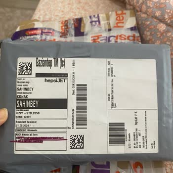Zara'dan Hepsijet İle Gelen Kargomun İçinden Başkasının Siparişi Çıktı