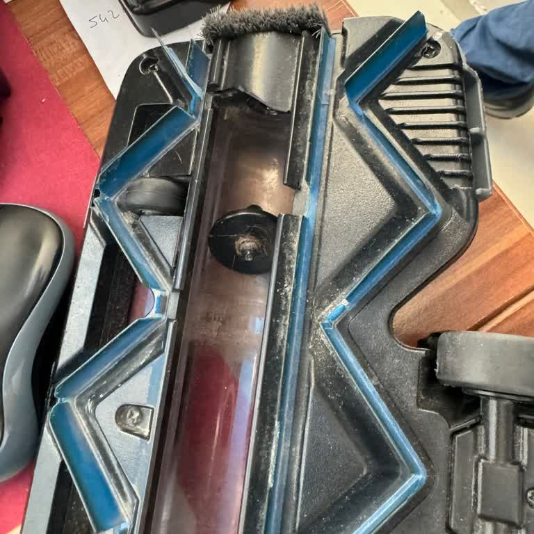 Philips Xc-8349/01 Şarjlı Dikey Süpürge Sürekli Kırılıyor!