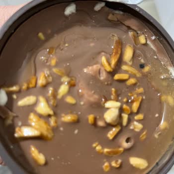 Magnum Dondurma Bilinmeyen Bir Sıvı