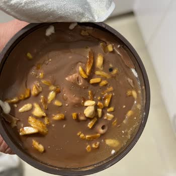 Magnum Dondurma Bilinmeyen Bir Sıvı