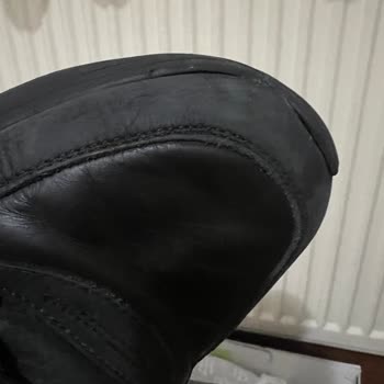 Tommy Hilfiger Marka Ayakkabımın Ön Burun Kısmı Ve Kenarlarında Açılma