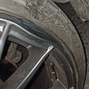 İBB - İstanbul Büyükşehir Belediyesi Rögar Kapağı Etrafı Açık Bırakılmış