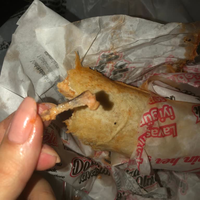 Öncü Dönerden Kemik Çıktı