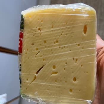 Muratbey Taze Kaşar Peyniri Tadı Ekşi Ve İçi Baloncuk Dolu