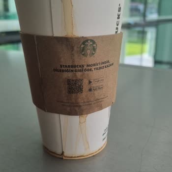 Starbucks Sıcaktan Eriyen Bardaklar!