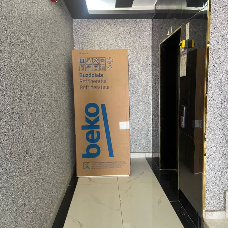 Beko Buzdolabını Apartmana Atıp Gittiler
