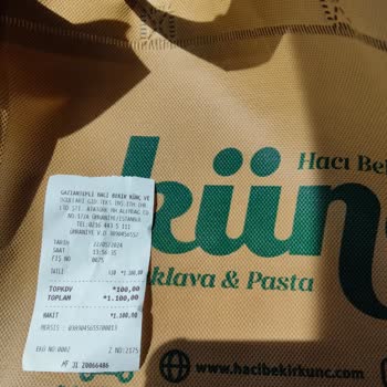 Hacı Bekir Künç Gaziantepli Baklava Satarken Kutunun Darasını Almıyor