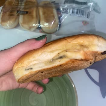 UNO Ekmek Malatya Park AVM'de Küflü Sandviç Ekmeği Hayal Kırıklığı