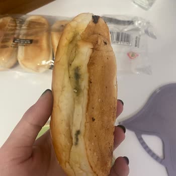 UNO Ekmek Malatya Park AVM'de Küflü Sandviç Ekmeği Hayal Kırıklığı