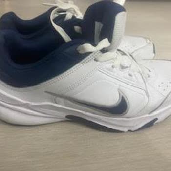 FLO Ayakkabı FLO Mağazasından Aldığım Nike Marka Spor Ayakkabı Tabanı Sesi