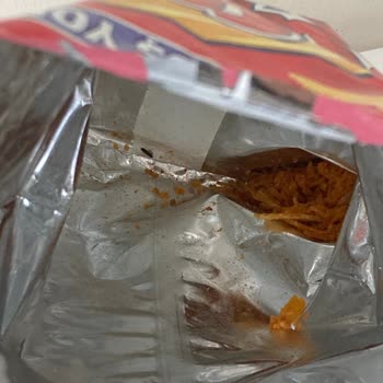 Ruffles Patates Cipsinin İçinden Çıkan Kelebek