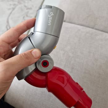 Dyson V12 Şarjlı Süpürgenin Parçaları 1 Senede Bozuldu.
