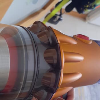 Dyson V12 Kusurlu Ürün