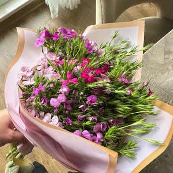 Çiçek Sepeti Taze Çiçek Değil Pörsümüş Hatta Kurumuş Çiçek Gönderdi.