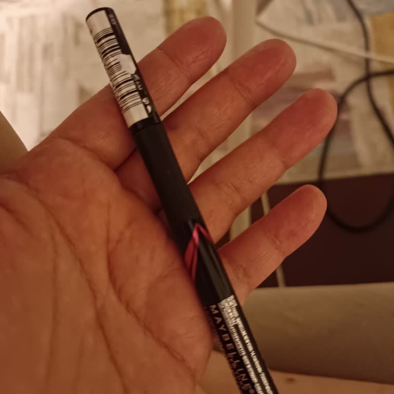 Bugün Watsons'tan Aldığım Maybelline Newyork Eyeliner Kuru Çıktı.