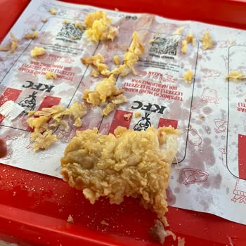 KFC Çalışanının Şiddet Eğilimi Ve Eksik Pişmemiş Ürünler