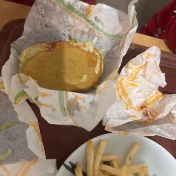 McDonald's Göktürk Siparişimin İçinden Saç Çıktı Ve Ekmeği Eksik Geldi