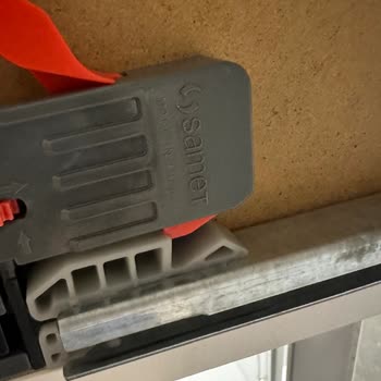 Samet A.Ş Bu Plastik Parça, Bu Rayı Çöp Yapıyor