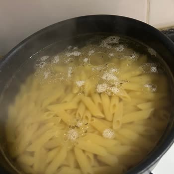 Pastavilla Paketli Makarnada Böcek Şoku!